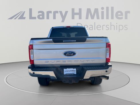 Used 2018 Ford F250 XLT w/ XLT Premium Package AWD/4WD image 4