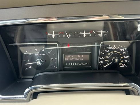 Used 2013 Lincoln Navigator L 2WD image 15