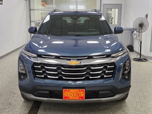 Used 2025 Chevrolet Equinox LT w/ Convenience Package II AWD/4WD image 2