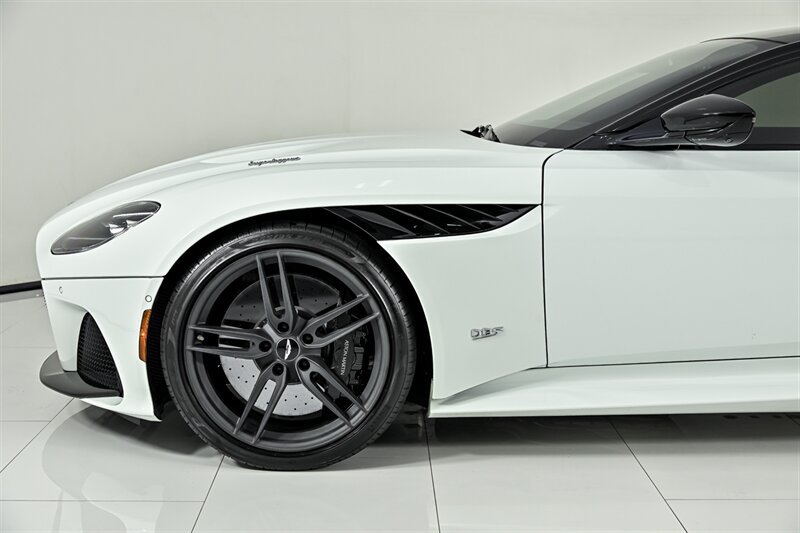 Used 2019 Aston Martin DBS Superleggera RWD image 10