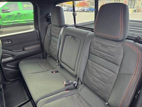 Used 2022 Nissan Frontier PRO-4X w/ Technology Package image 19