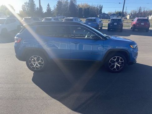 Used 2024 Jeep Compass Limited image 5