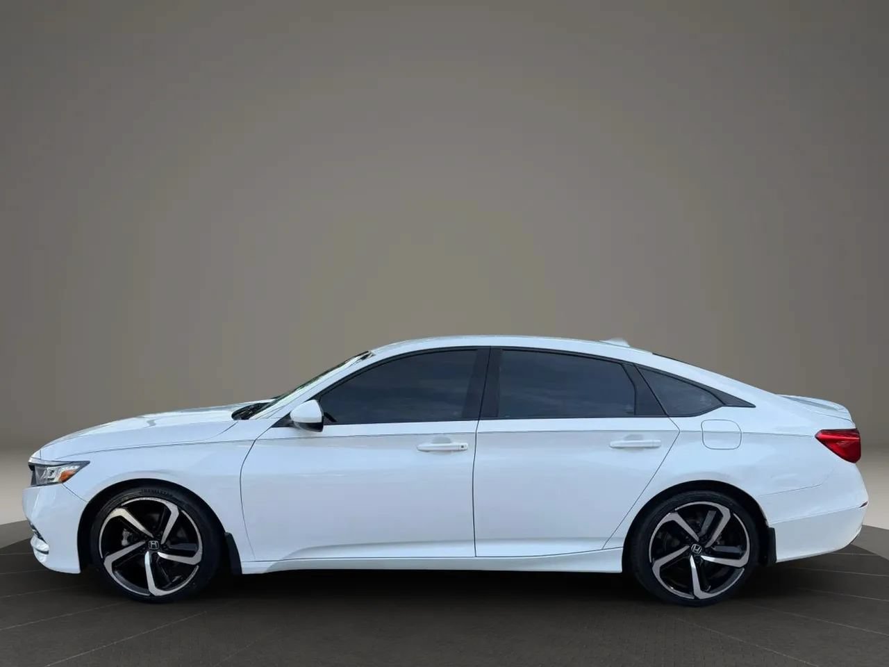 Used 2019 Honda Accord Sport image 3