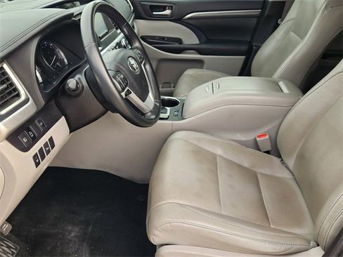 Used 2018 Toyota Highlander Limited image 11