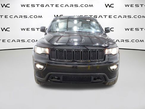 Used 2019 Jeep Grand Cherokee Laredo image 4