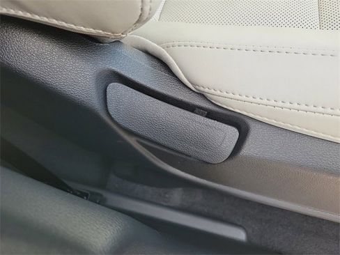 New 2025 Kia Telluride S image 9