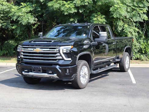 Used 2024 Chevrolet Silverado 3500 High Country w/ Technology Package AWD/4WD image 5