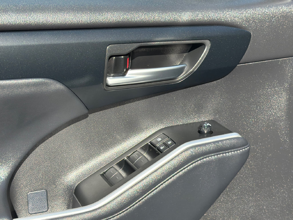 Used 2025 Toyota Highlander XLE AWD/4WD image 21