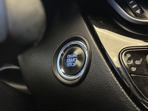 Used 2018 Toyota C-HR XLE FWD image 22
