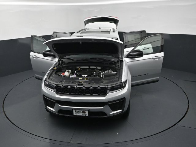 New 2026 Jeep Grand Cherokee Limited w/ Limited Altitude Package AWD/4WD image 25