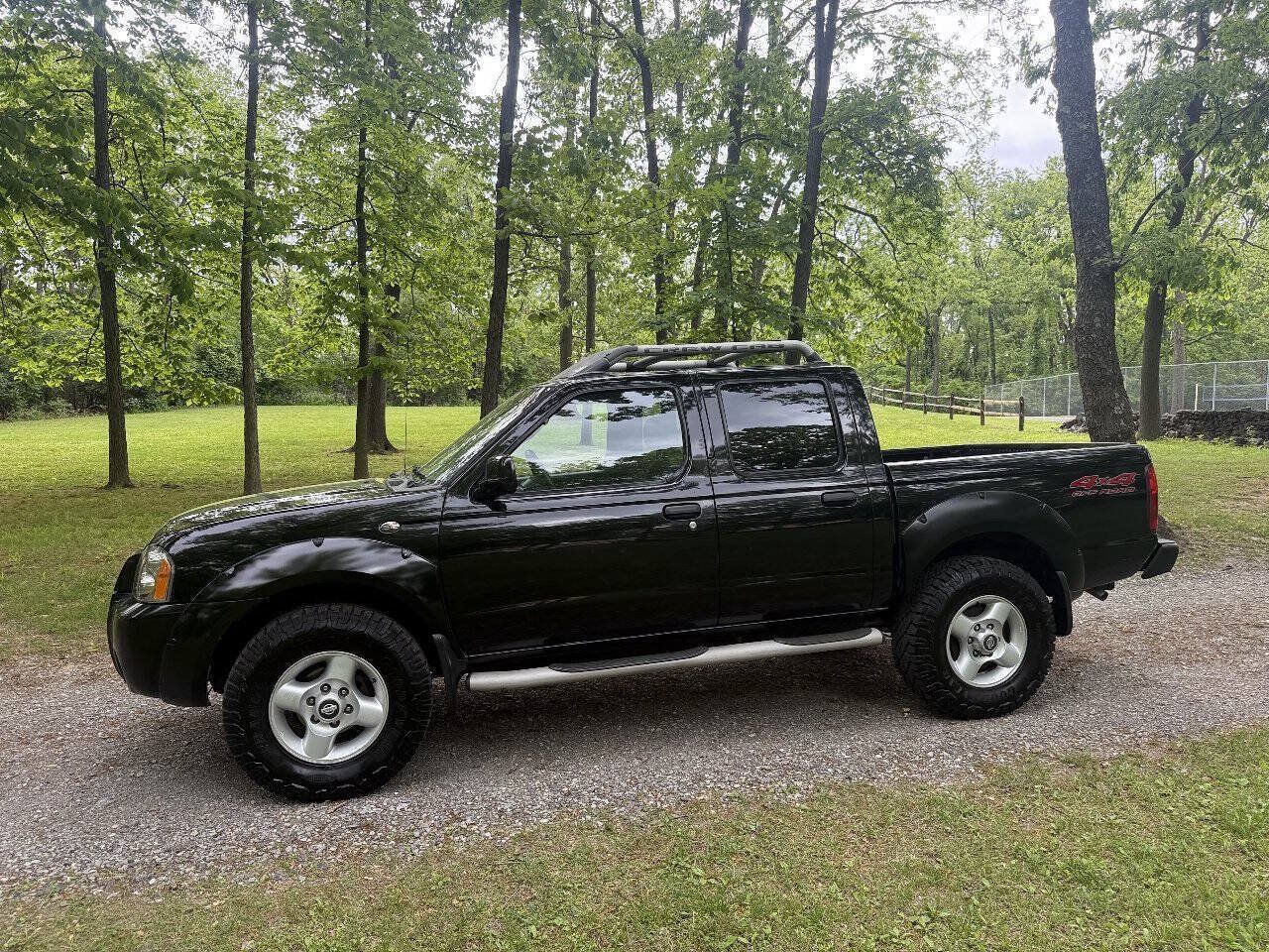 Used 2002 Nissan Frontier SE AWD/4WD image 2