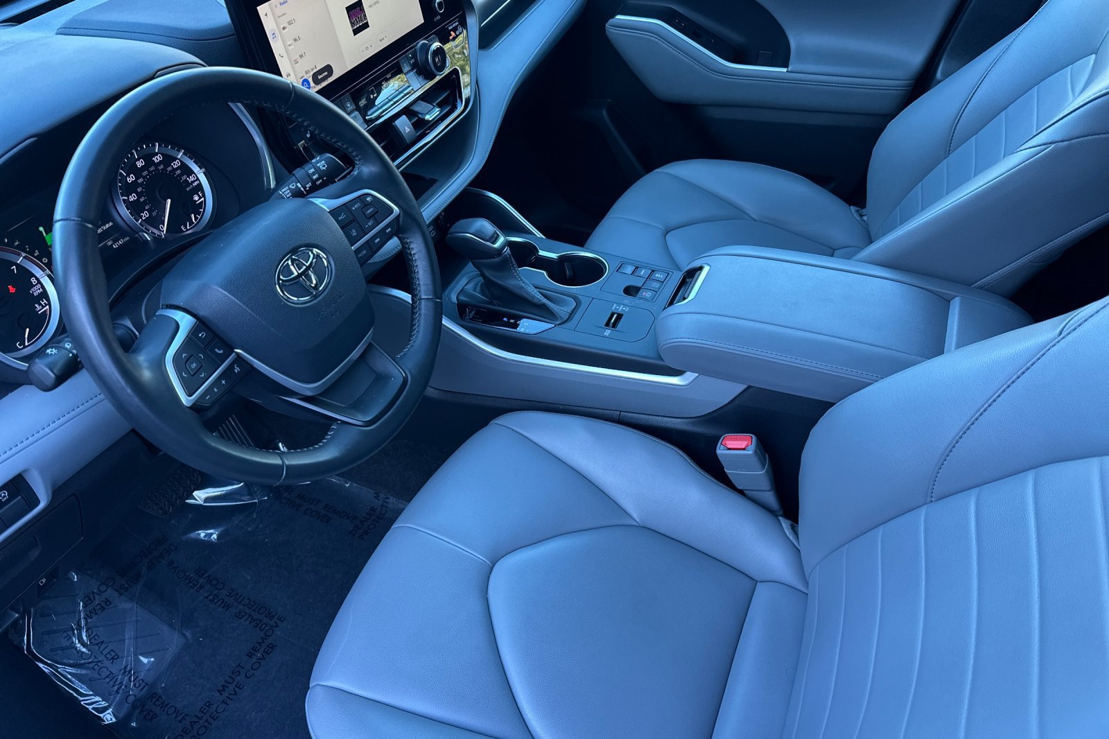 Used 2023 Toyota Highlander XLE FWD image 9