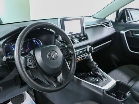 Used 2025 Toyota RAV4 XLE AWD/4WD image 22