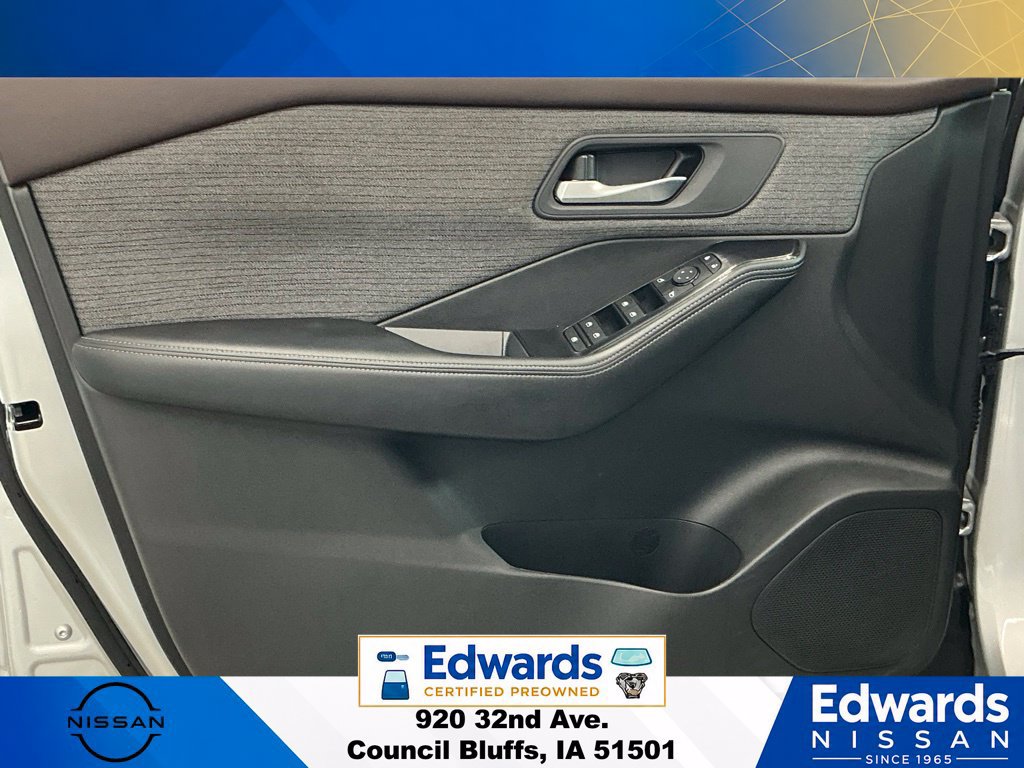 Used 2023 Nissan Rogue SV AWD/4WD image 19