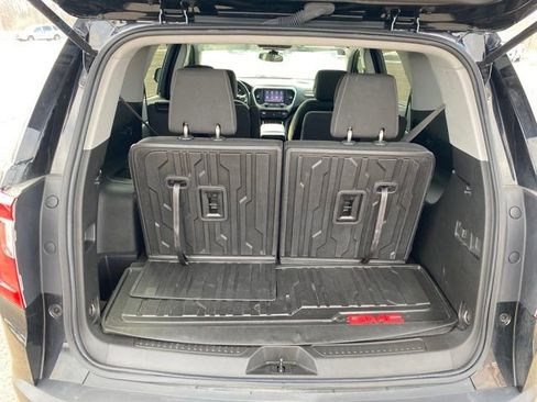 Certified 2023 GMC Acadia SLE w/ LPO, Floor Liner Package image 18