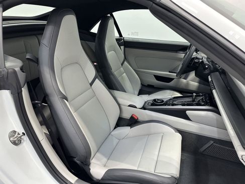 Used 2025 Porsche 911 Carrera RWD image 39
