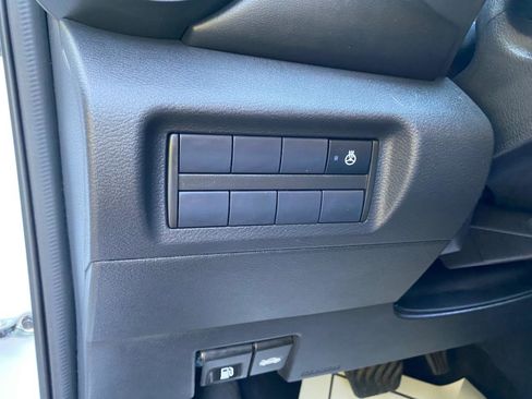 Used 2021 Nissan Kicks SR FWD image 61