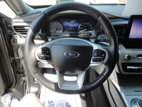Used 2023 Ford Explorer XLT w/ Equipment Group 202A image 5