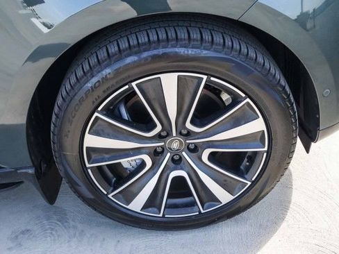 New 2025 Land Rover Range Rover Long Wheelbase SE image 9