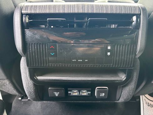 Used 2024 Jeep Wagoneer Series II w/ Flexible Seating Group AWD/4WD image 14
