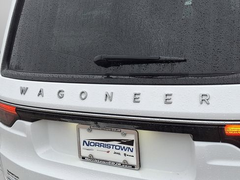 Used 2023 Jeep Wagoneer 4WD w/ Convenience Group I image 27