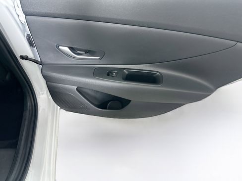 Used 2024 Hyundai Elantra SEL image 29