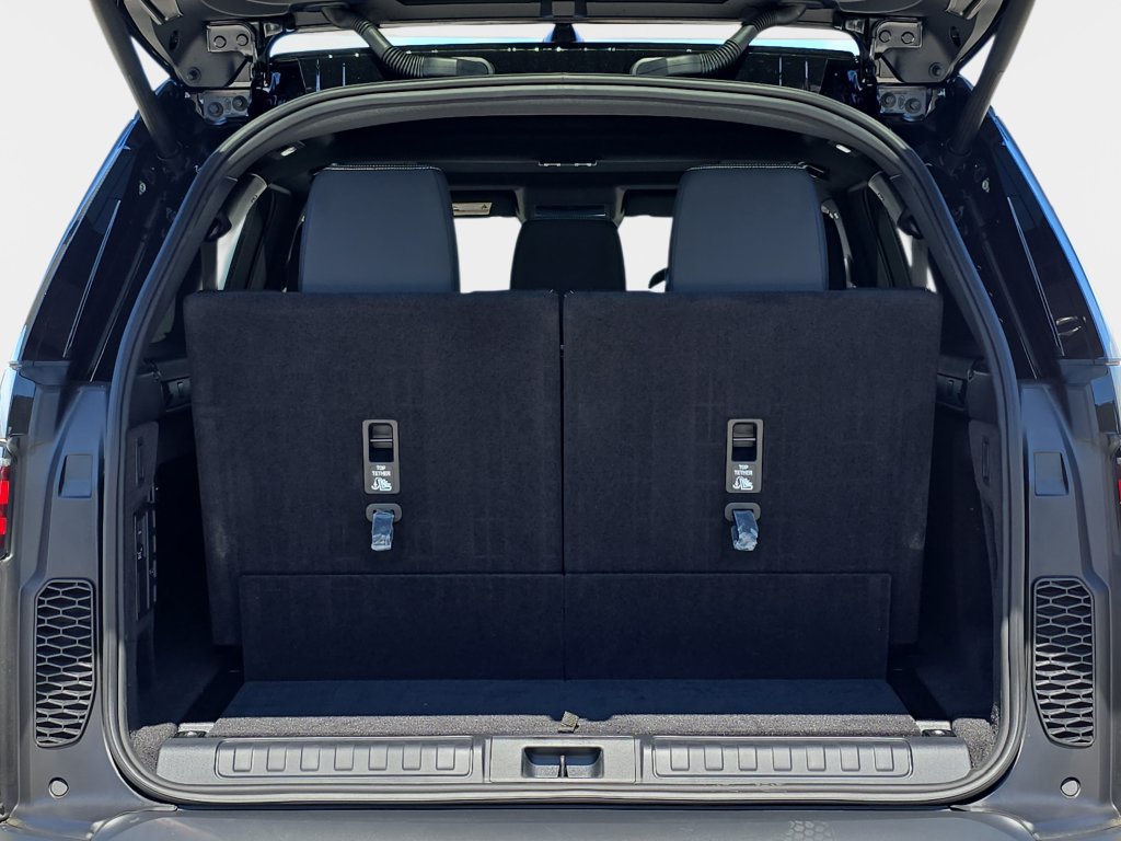 New 2026 Land Rover Discovery S AWD/4WD image 15