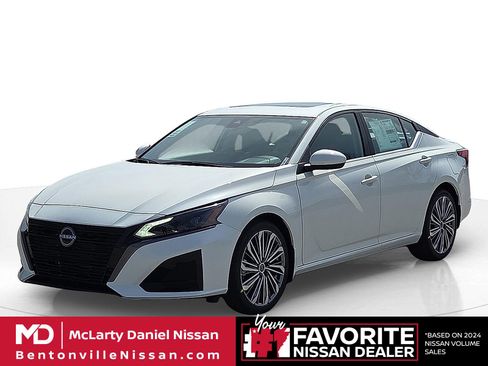 New 2026 Nissan Altima 2.5 SV FWD image 2