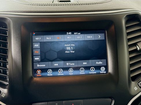 Used 2020 Jeep Cherokee Altitude image 14