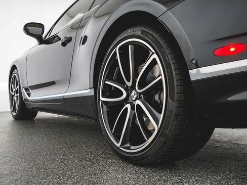 Used 2024 Bentley Continental GT image 10