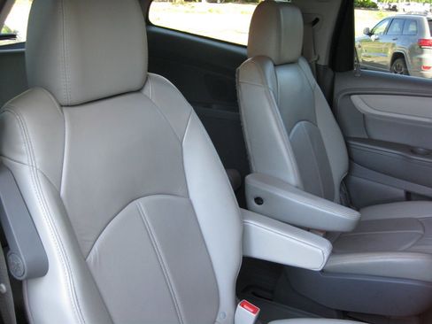 Used 2015 Chevrolet Traverse LT FWD image 26