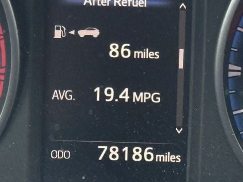 Used 2018 Toyota RAV4 XLE FWD image 16