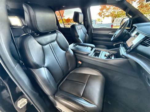 Used 2023 Jeep Wagoneer L Series III w/ Preferred Equipment Group image 26