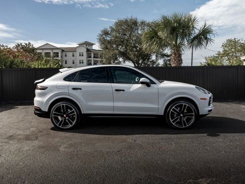 Used 2020 Porsche Cayenne image 2