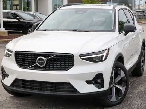 Certified 2026 Volvo XC40 B5 Plus AWD/4WD image 23