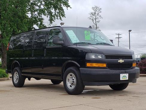 Used 2018 Chevrolet Express 2500 w/ Driver Convenience Package RWD image 8