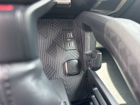 Used 2025 Toyota Tacoma TRD Sport AWD/4WD image 25