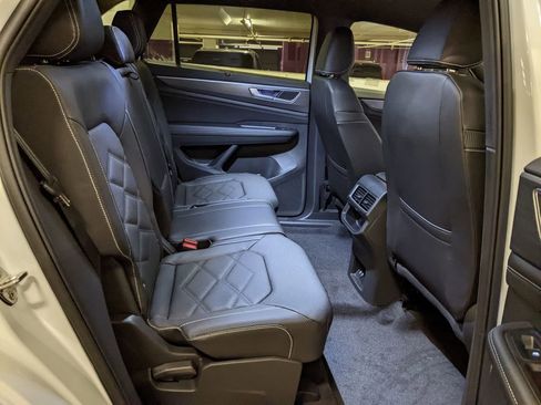 New 2026 Volkswagen Atlas Cross Sport SE image 24