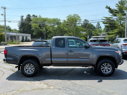 Used 2019 Toyota Tacoma SR5 w/ SR5 Appearance Package (SM) RWD image 5