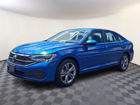 Used 2024 Volkswagen Jetta SE FWD image 6