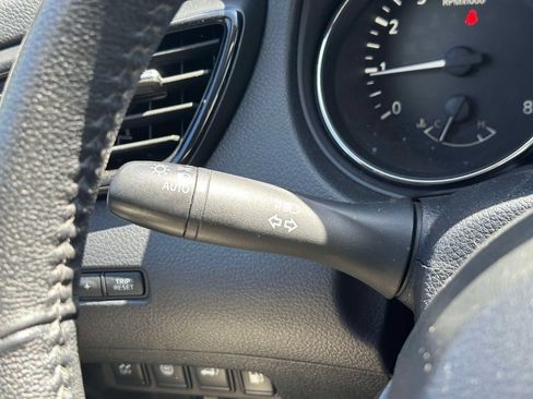 Used 2020 Nissan Rogue SV AWD/4WD image 22