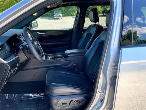 Used 2023 Jeep Grand Cherokee L Laredo AWD/4WD image 24