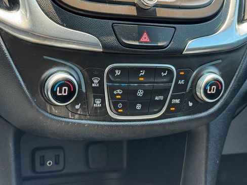 Used 2018 Chevrolet Equinox LT w/ Sun & Infotainment Package AWD/4WD image 32