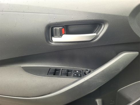 Used 2021 Toyota Corolla LE image 20