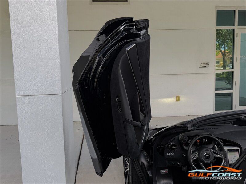 Used 2024 McLaren 750S Spider RWD image 26