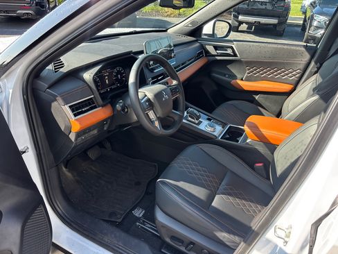 Used 2024 Mitsubishi Outlander SEL AWD/4WD image 24