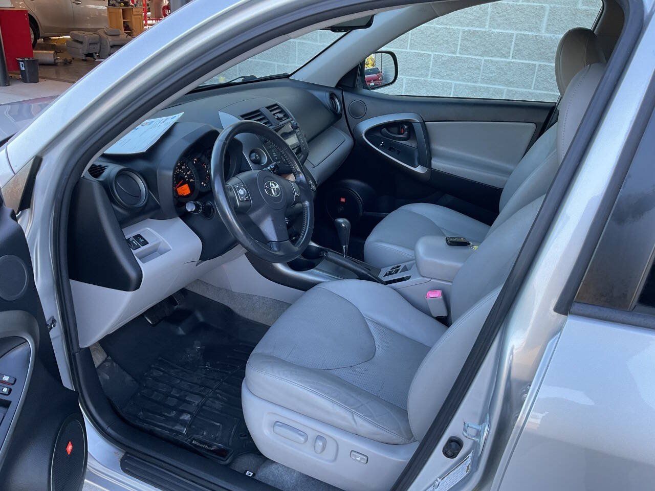 Used 2009 Toyota RAV4 Limited w/ Limited Extra Value Pkg AWD/4WD image 14
