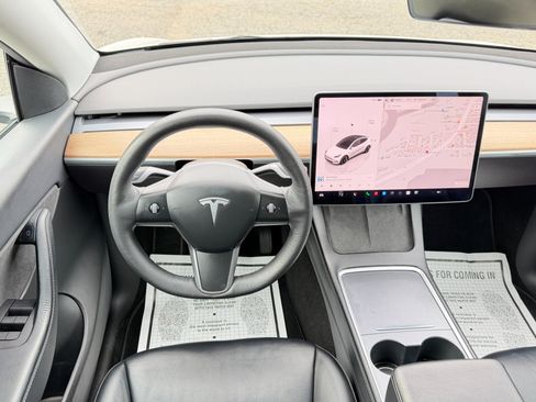 Used 2022 Tesla Model Y Long Range image 25