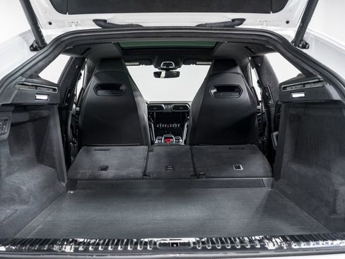 Used 2021 Lamborghini Urus image 64