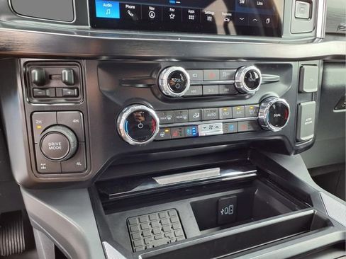 Used 2025 Ford F250 Lariat w/ Chrome Package AWD/4WD image 19